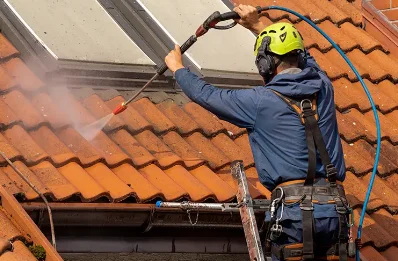 Démoussage et hydrofuge de toiture à Quincampoix